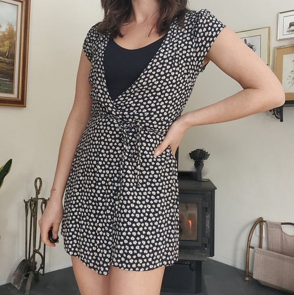 Daisy wrap dress - Picture 2 of 12